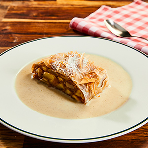 Apfelstrudel mit Vanillesauce Produktbild